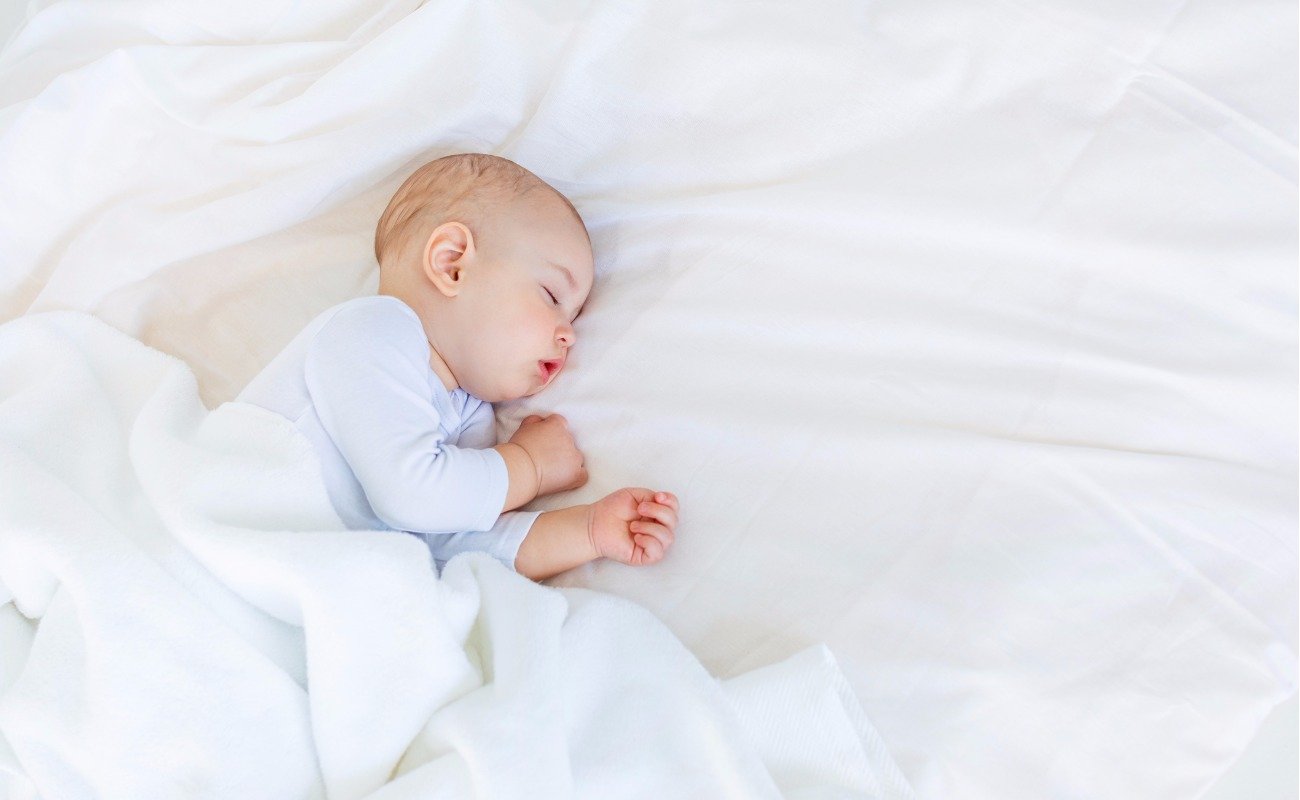 closeup-portrait-of-adorable-baby-boy-sleeping-in-bed-1-year-old-baby-picture-id685857378_2048x